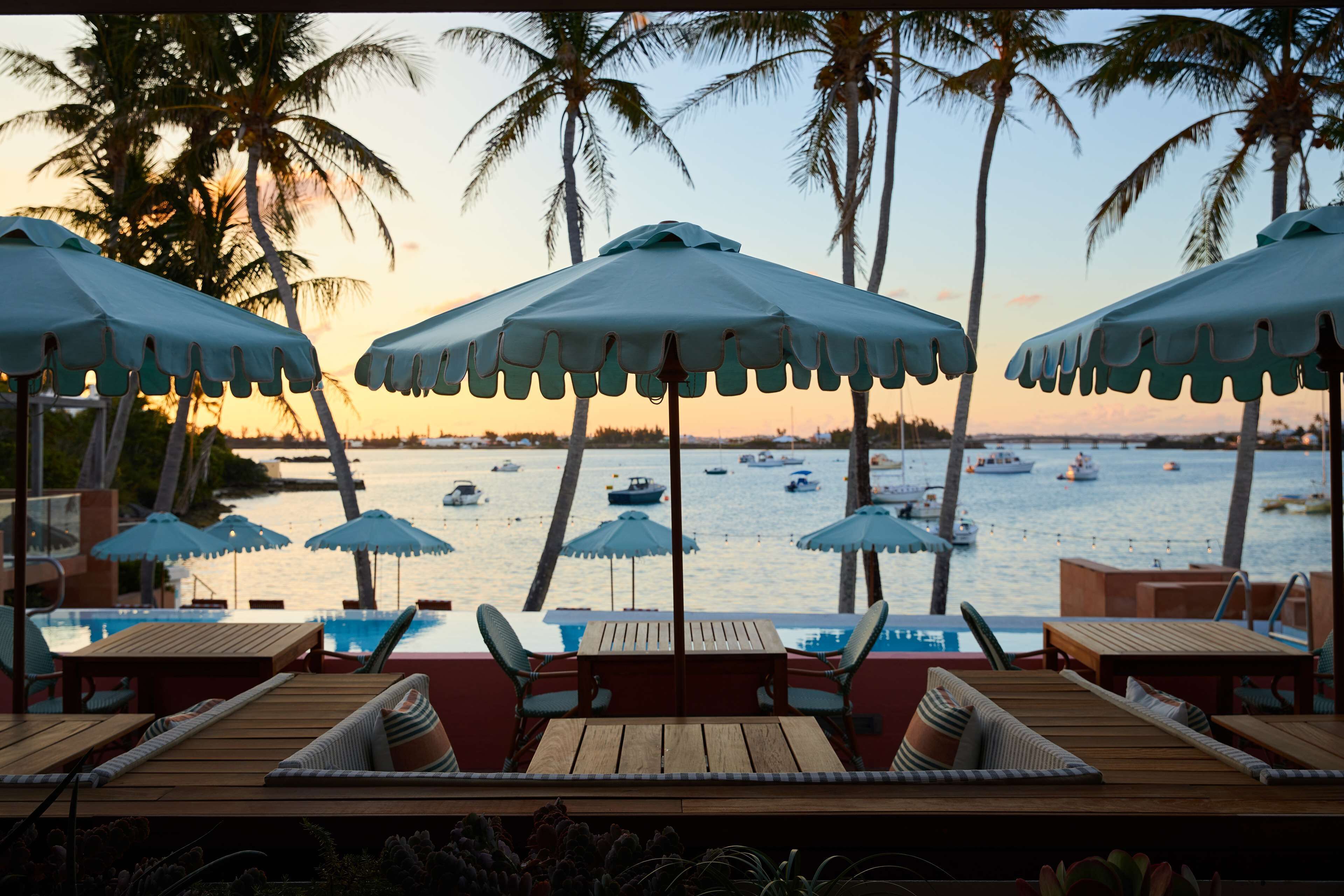 3 restaurants, breakfast served