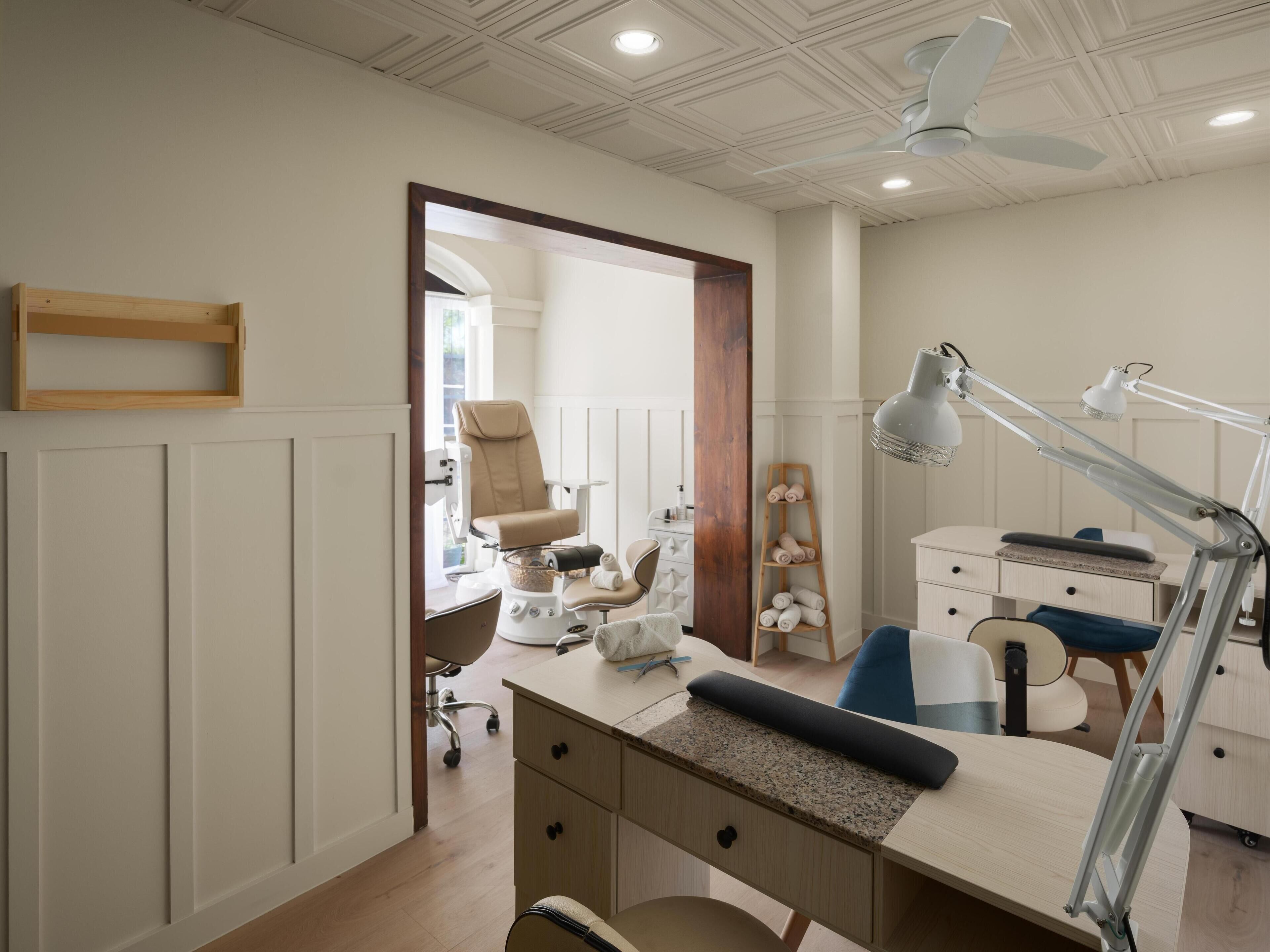 Couples treatment rooms, body treatments, aromatherapy, body wraps