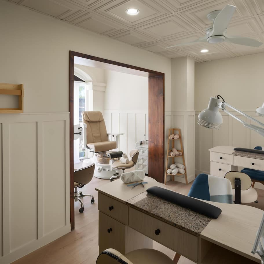 Couples treatment rooms, body treatments, aromatherapy, body wraps