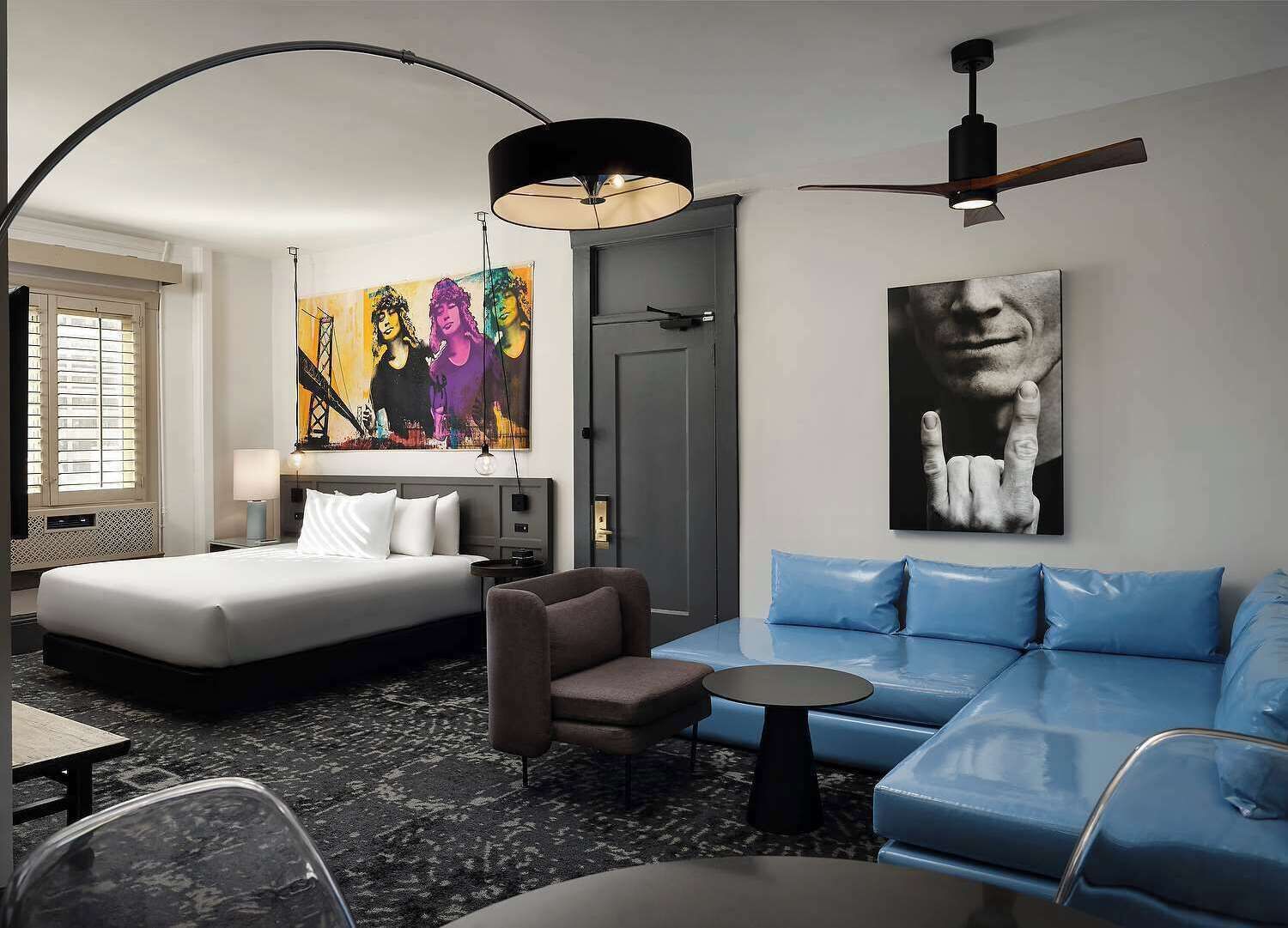 55-英寸LED 电视（配备有线频道）、电视、iPod 基座