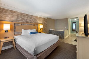 Premium bedding, in-room safe, desk, laptop workspace