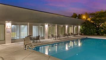 Piscine extérieure (ouverte en saison)