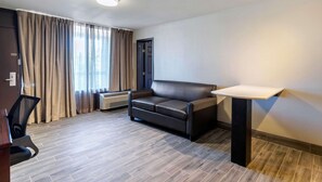 Premium bedding, in-room safe, desk, blackout curtains - Magnuson Grand Hotel & Conference Center Tyler (Tyler)