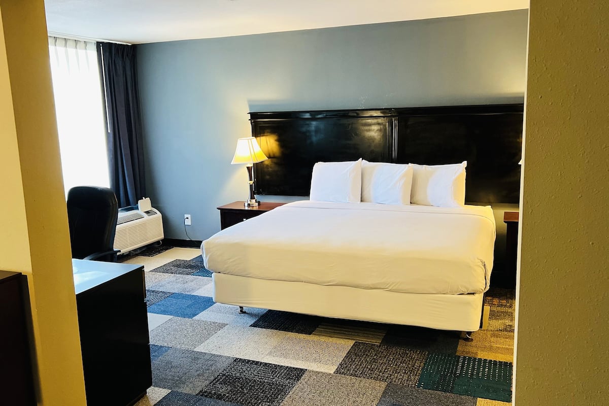 Suite, 1 King Bed with Sofa bed, Non Smoking | 1 bedroom, premium bedding, in-room safe, desk