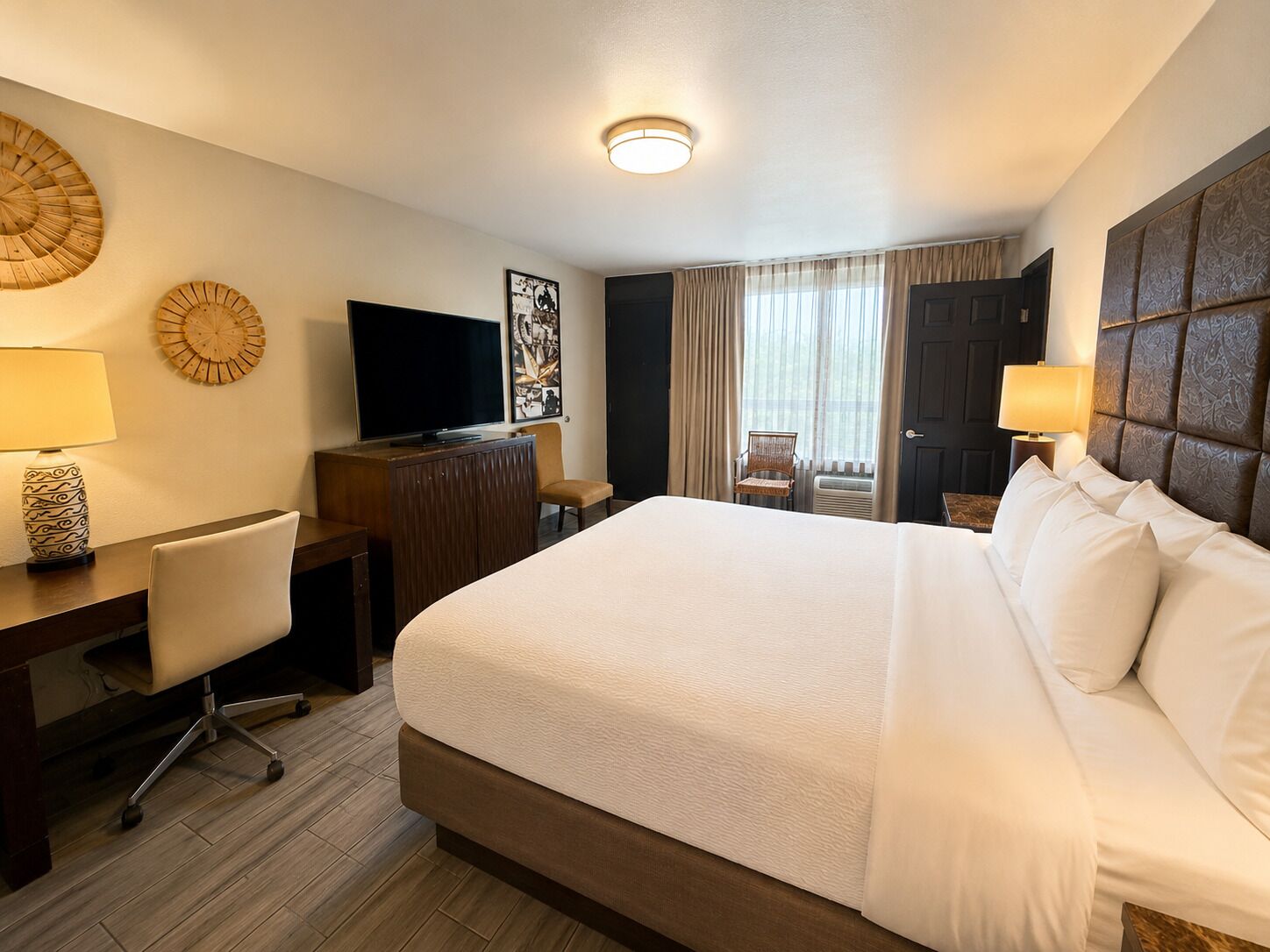 Premium bedding, in-room safe, desk, blackout drapes