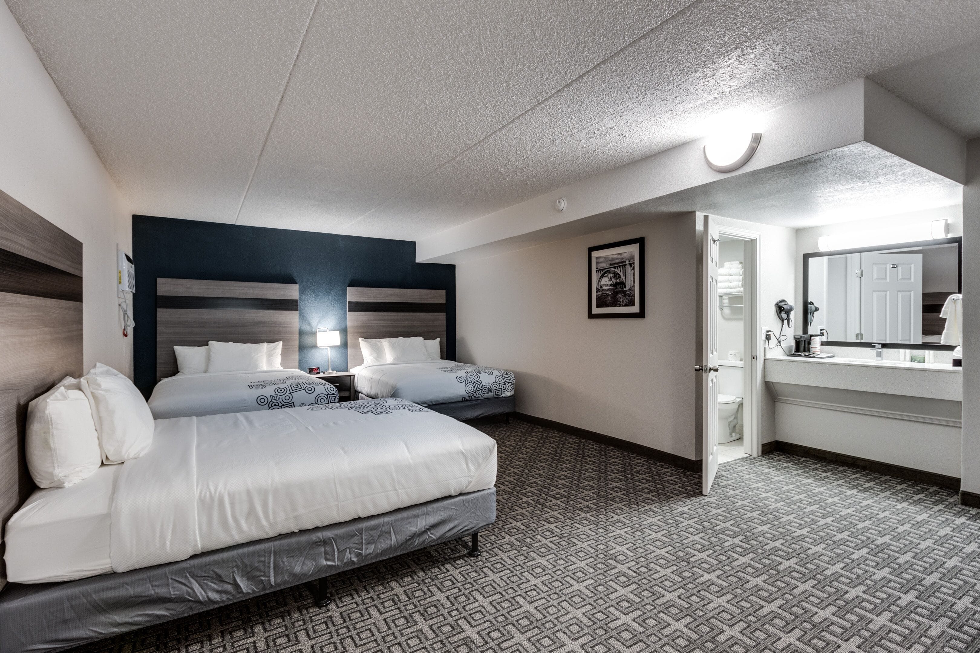Photo - Days Inn & Suites by Wyndham Spokane