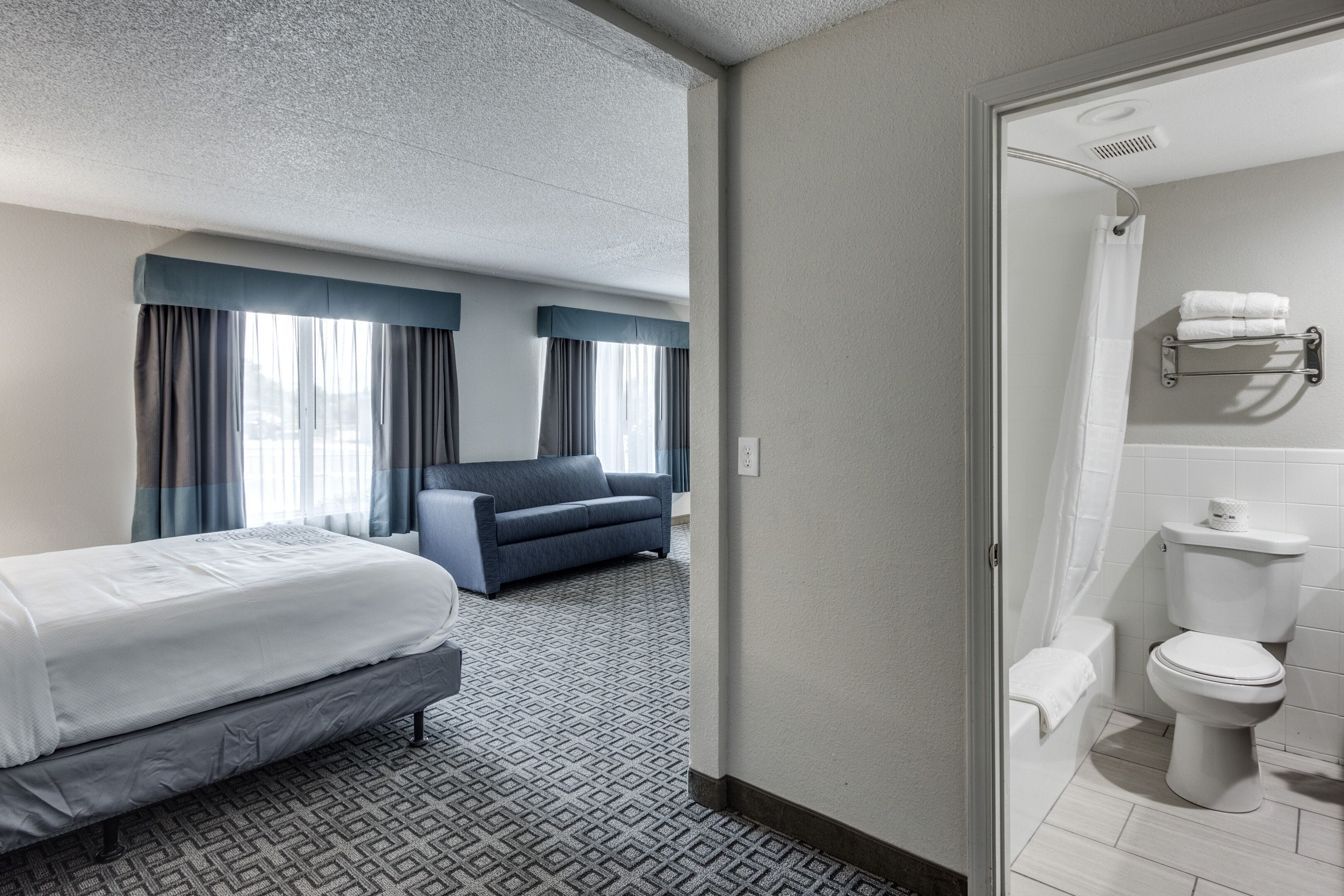 Bureau, fer et planche à repasser, Wi-Fi gratuit, draps fournis