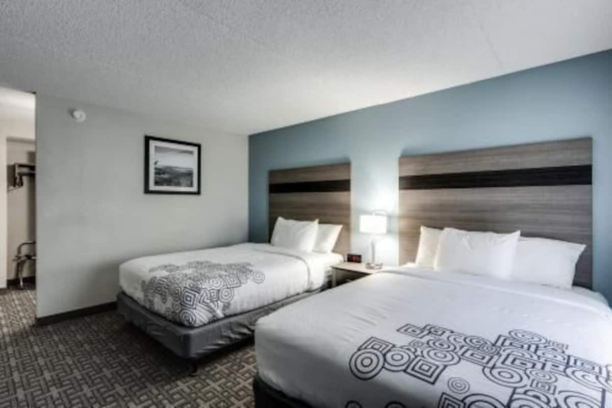 Desk, iron/ironing board, free WiFi, bed sheets