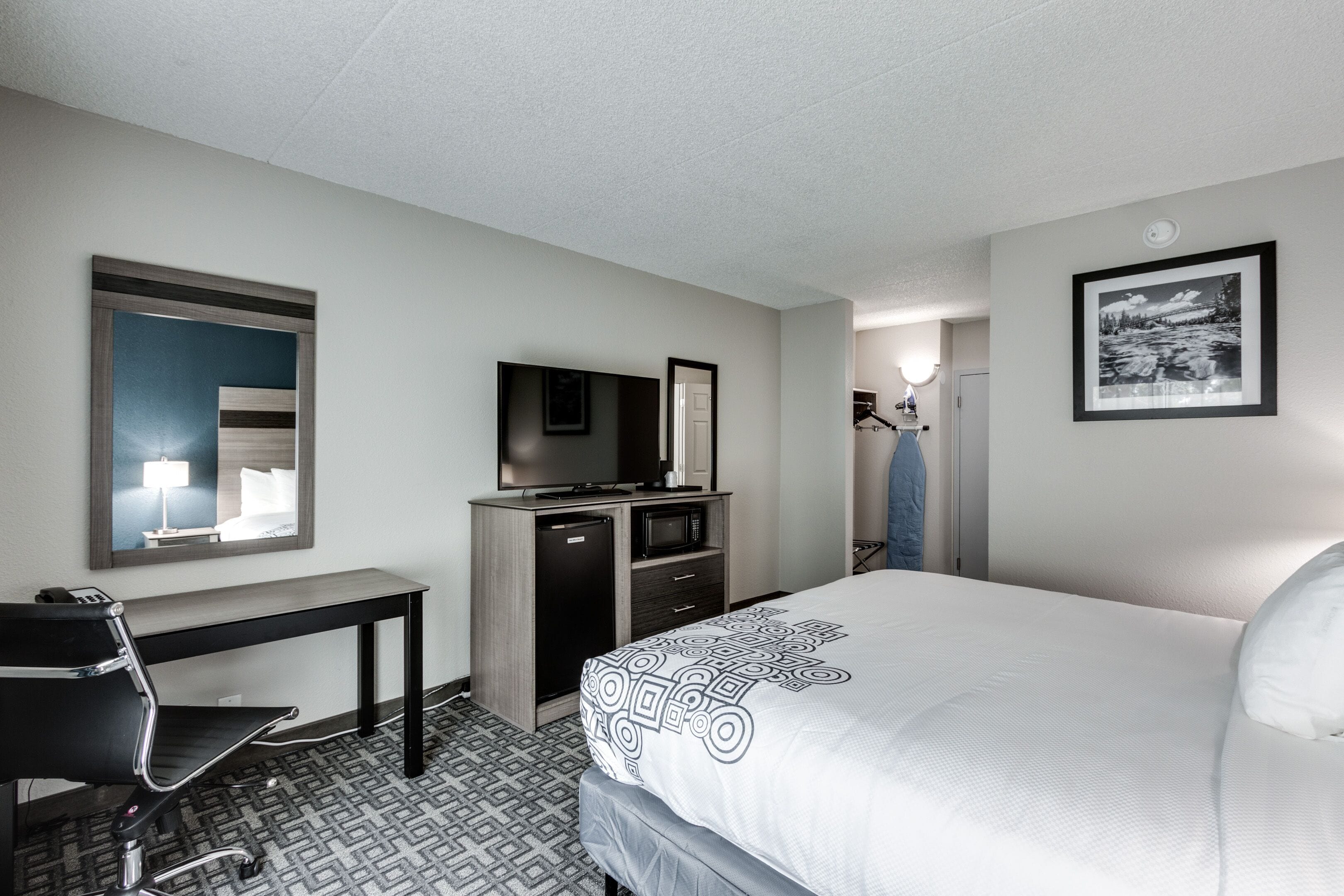 Photo - Days Inn & Suites by Wyndham Spokane