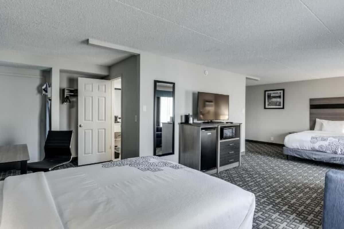 Desk, iron/ironing board, free WiFi, bed sheets