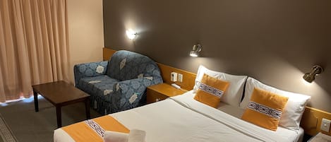 Standard Queen Room | Iron/ironing board, free WiFi, bed sheets
