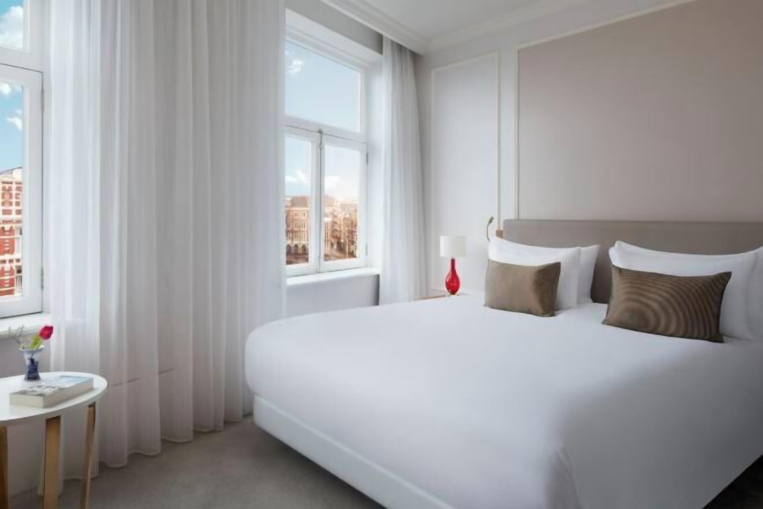 Premium bedding, pillow-top beds, minibar, in-room safe
