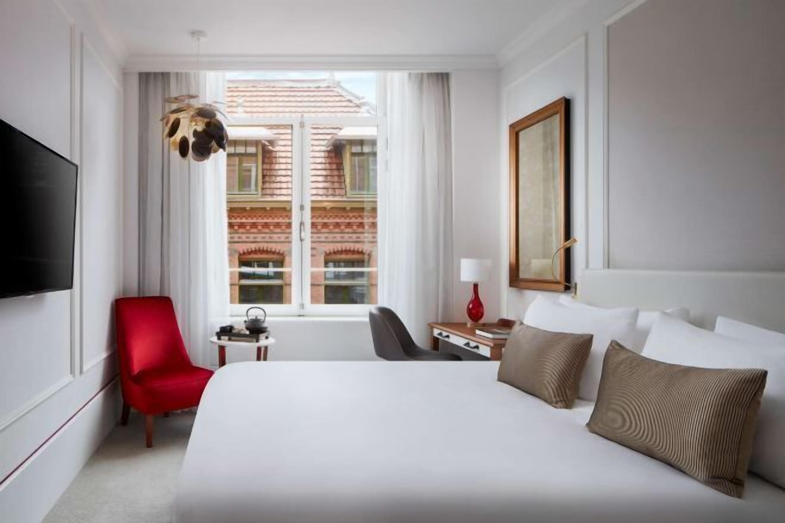 Premium bedding, pillow-top beds, minibar, in-room safe