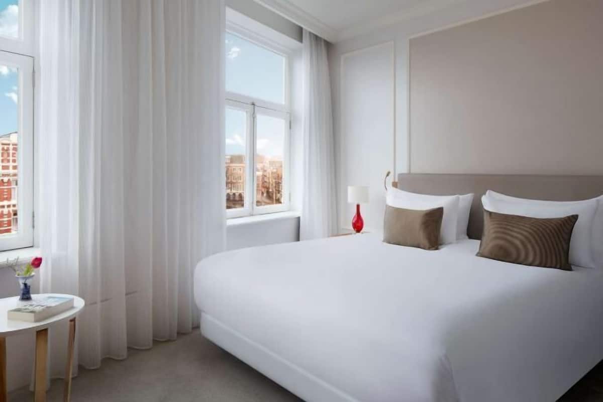 Premium bedding, pillow-top beds, minibar, in-room safe