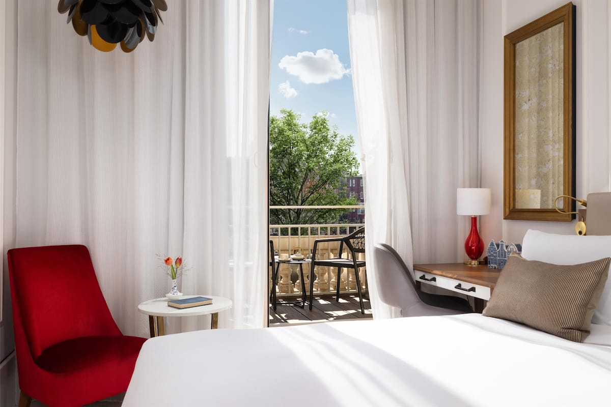 Habitación superior, balcón, vistas al canal | Servicio de la habitación