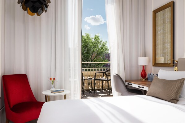 Chambre supérieure, balcon, vue sur le canal | Literie de qualité, lit avec matelas à plateau-coussin, minibar