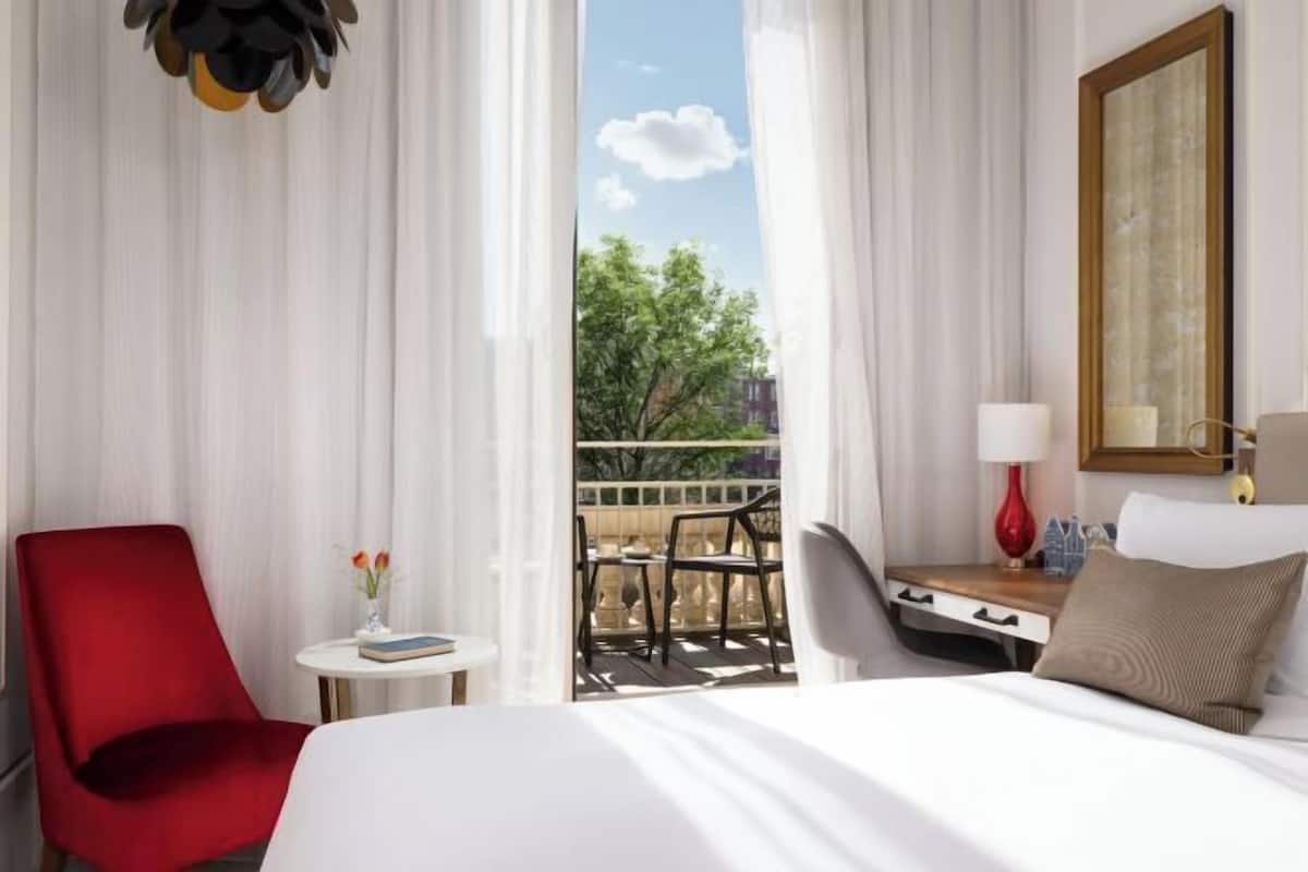 Premium bedding, pillow-top beds, minibar, in-room safe