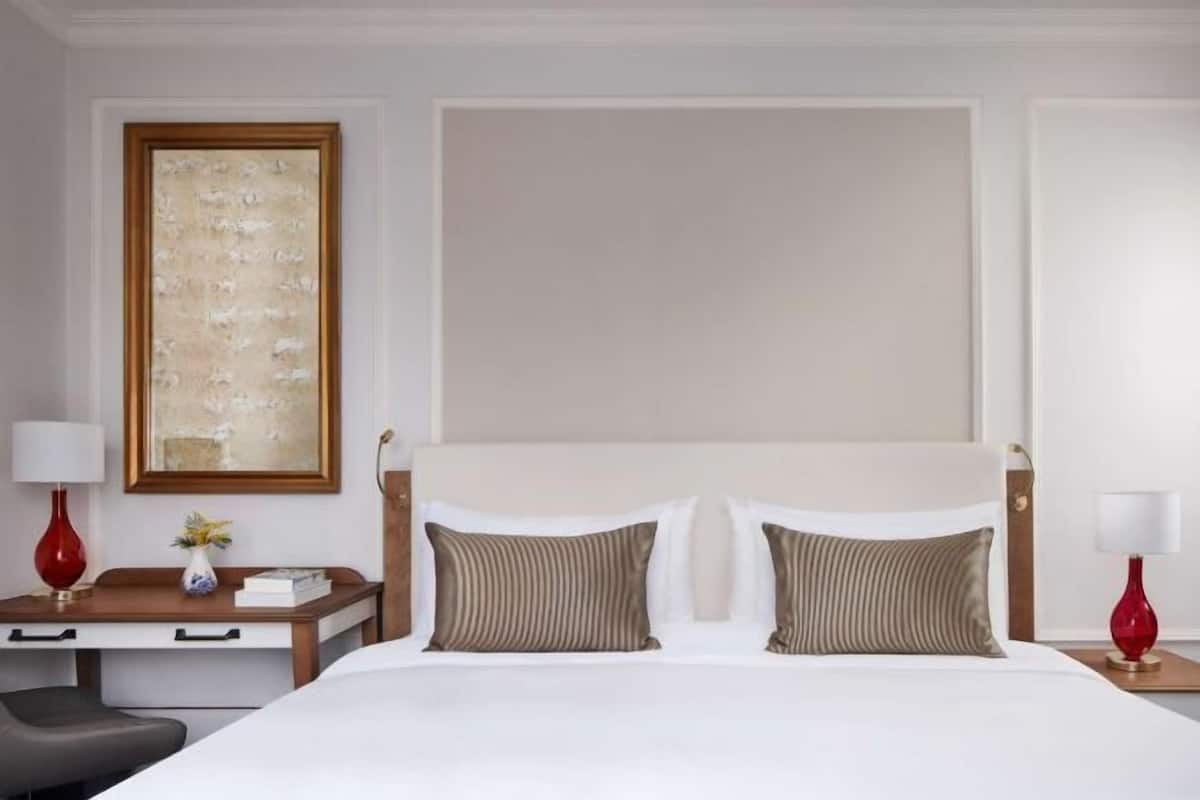 Premium bedding, pillow-top beds, minibar, in-room safe