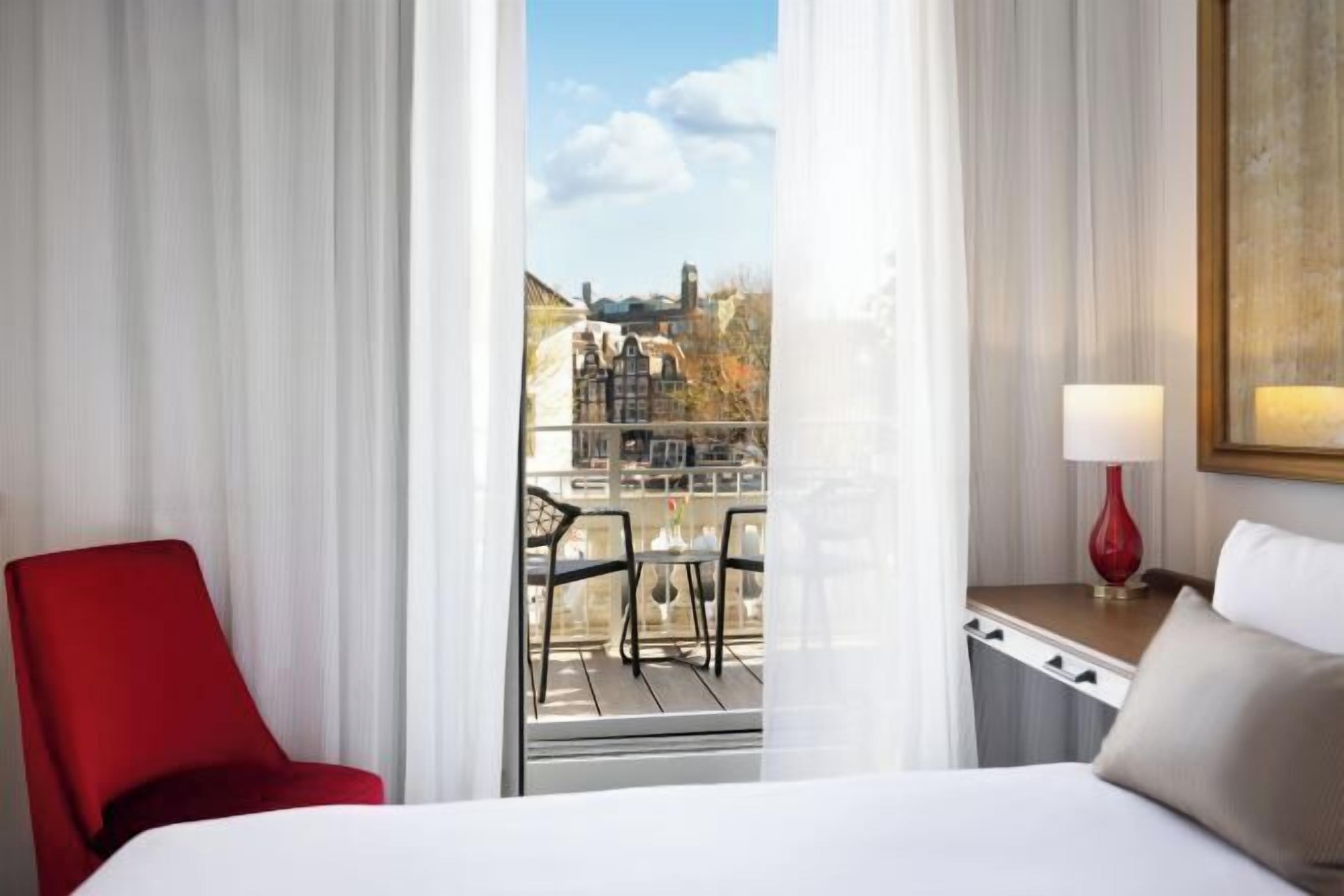 Premium bedding, pillow-top beds, minibar, in-room safe