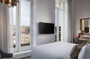 套房 (Rembrandt Suite Canal View w/ Balcony) | 高档床上用品、加厚床垫、迷你吧、客房内保险箱