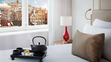 Premium bedding, pillow-top beds, minibar, in-room safe