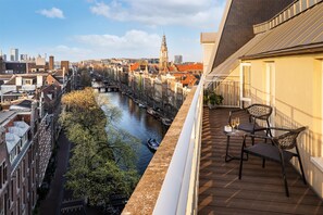 Habitación superior, balcón, vistas al canal | Vistas desde la habitación