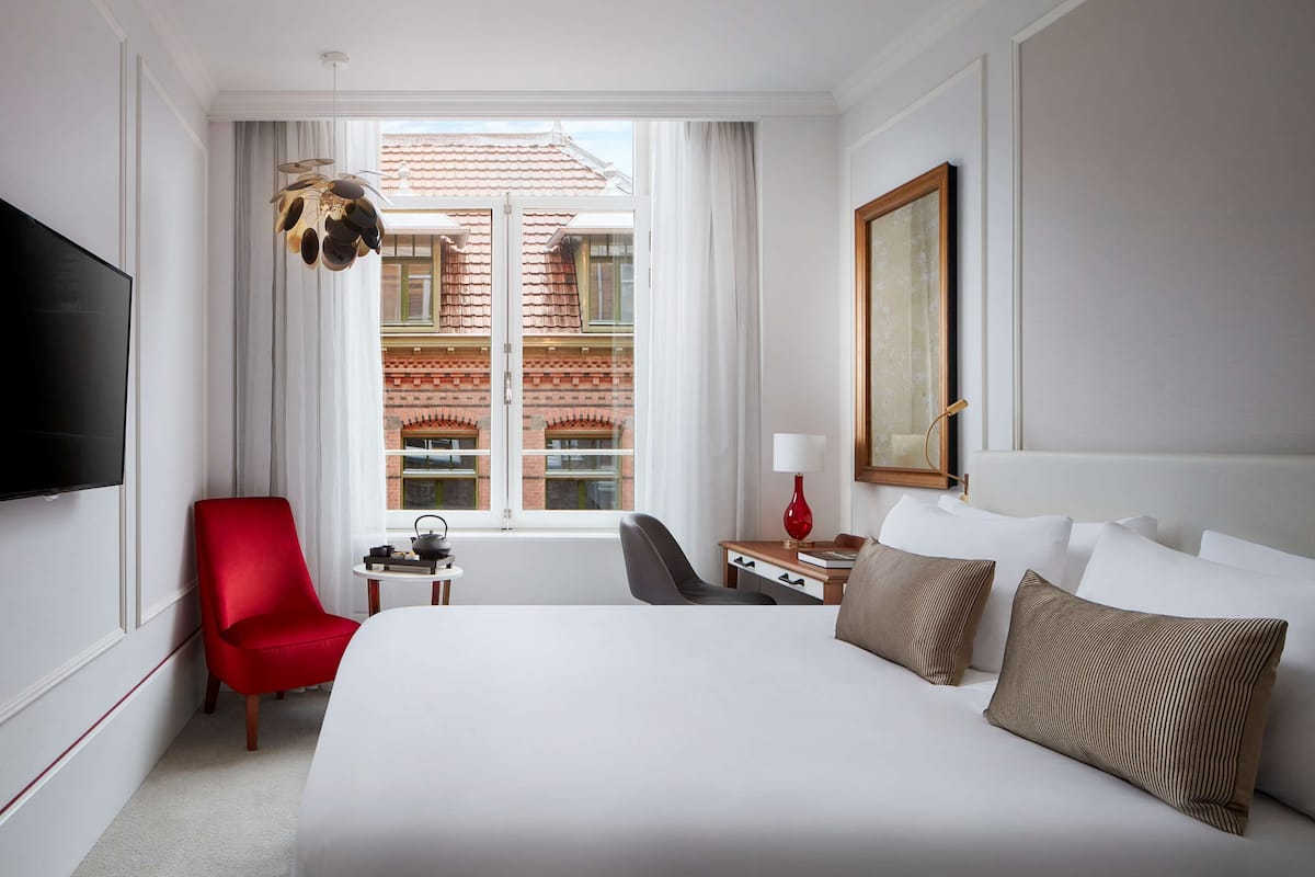 1 bedroom, premium bedding, pillow-top beds, minibar