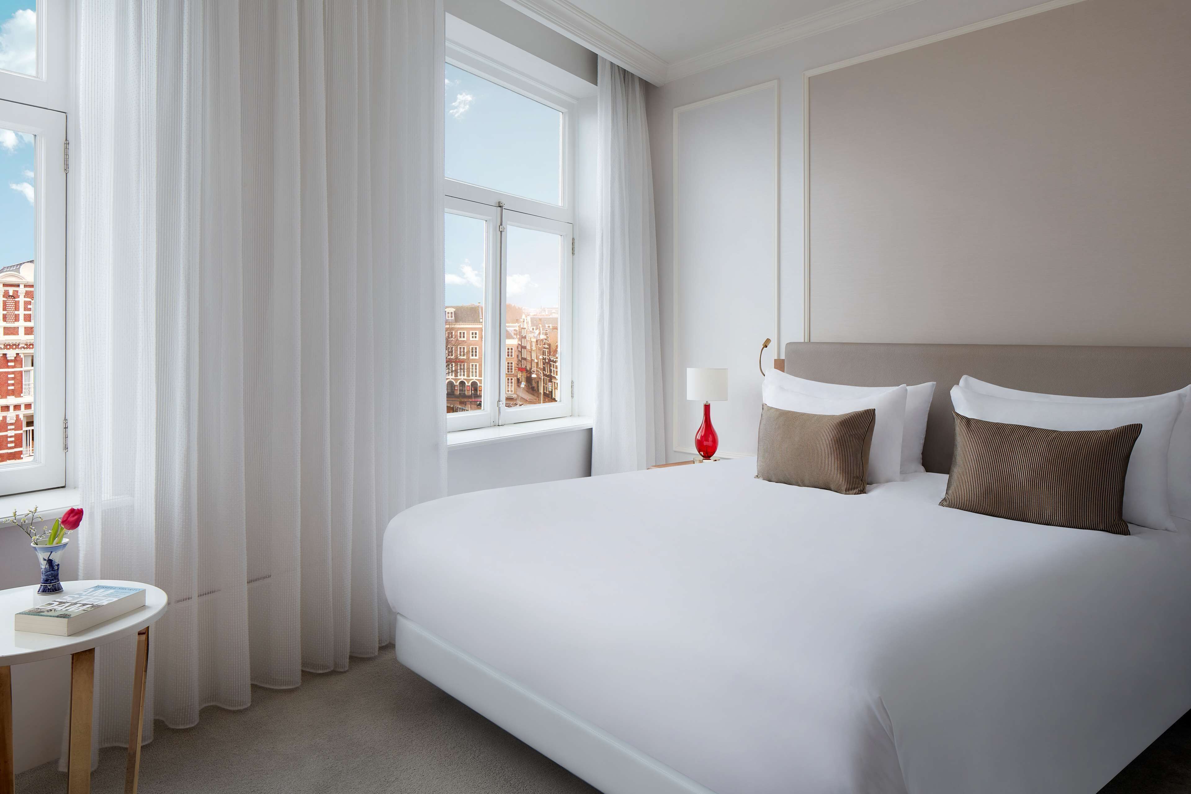 Ropa de cama de alta calidad, colchones con acolchado adicional, minibar