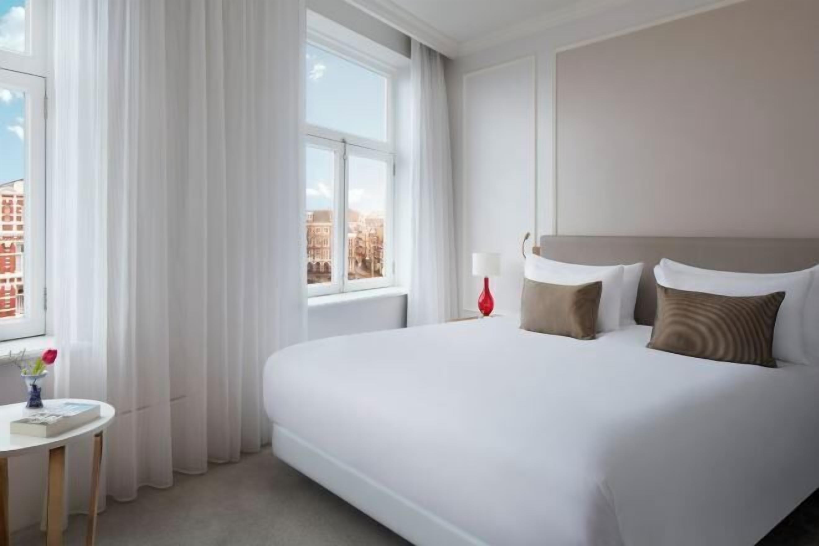 Premium bedding, pillow-top beds, minibar, in-room safe