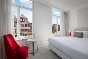 Deluxe Room, Canal View | Premium bedding, pillow-top beds, minibar, in-room safe - Tivoli Doelen Amsterdam Hotel (Amsterdam)