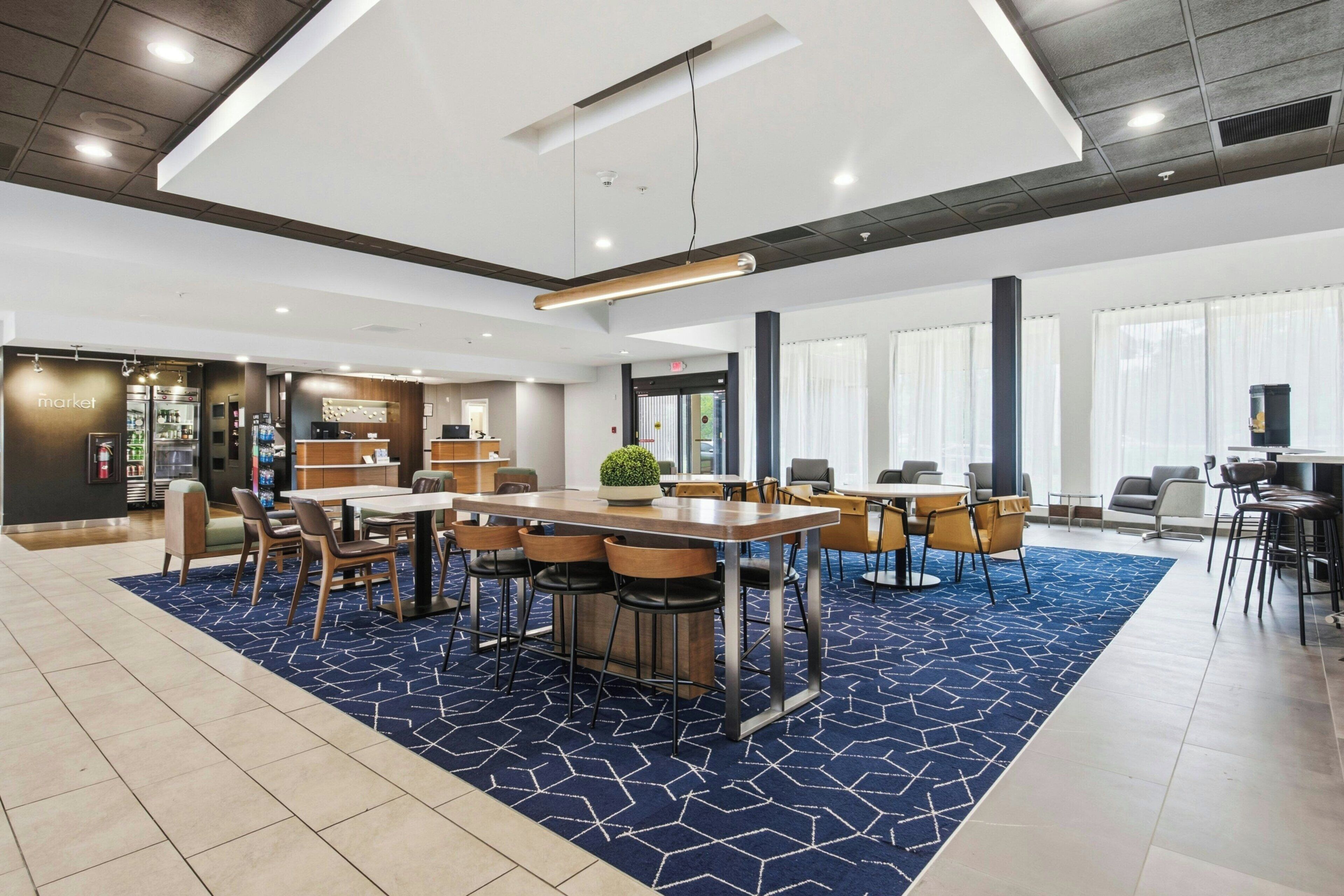 Lobby lounge