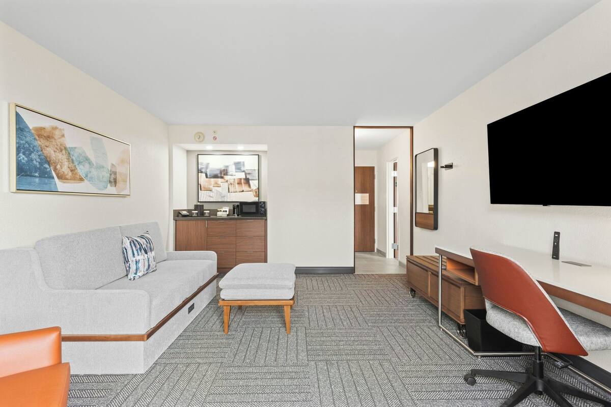 Suite, 1 Bedroom | In-room safe, blackout drapes, iron/ironing board, cribs (free)