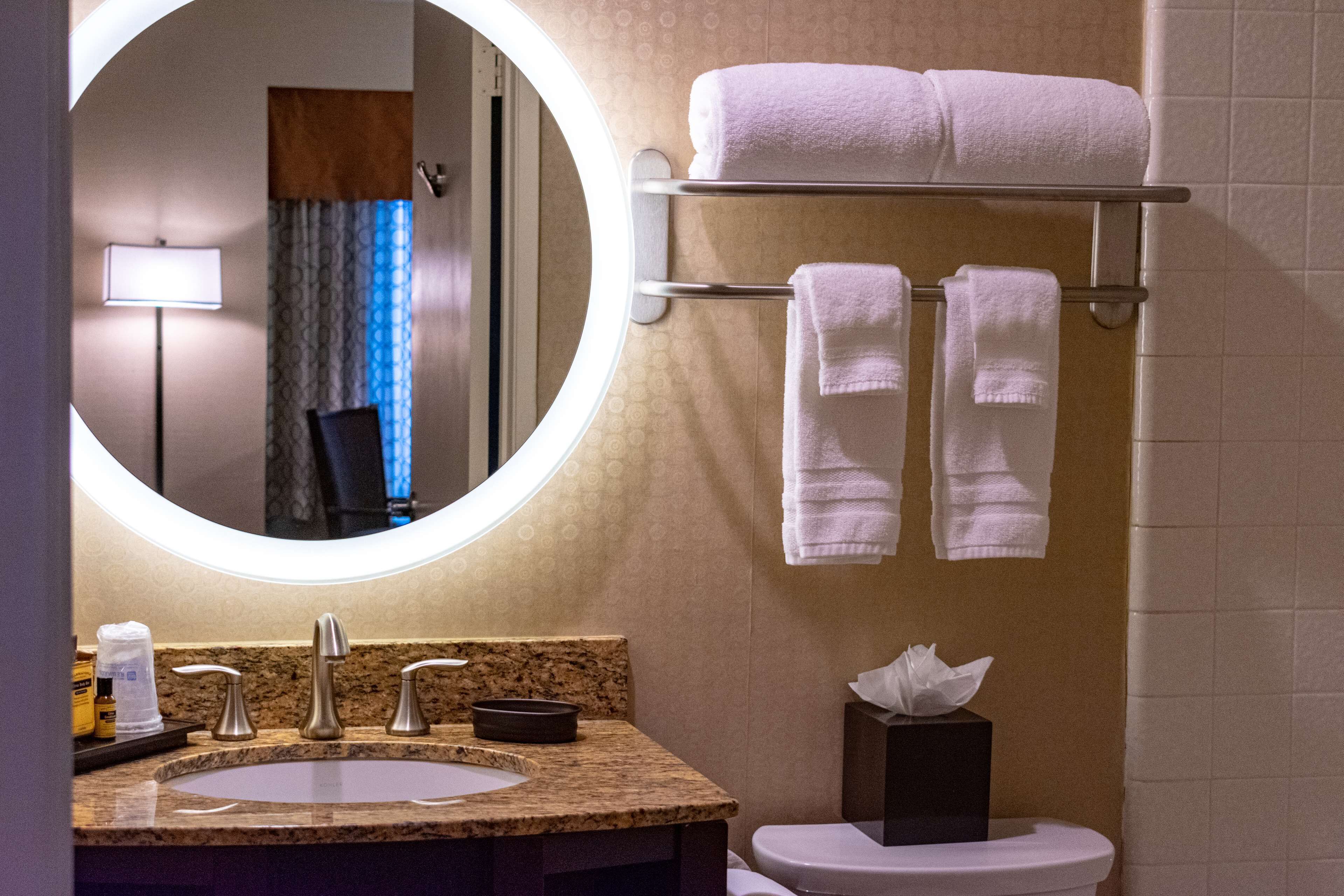 combined shower/bathtub, eco-friendly toiletries, hair dryer, towels