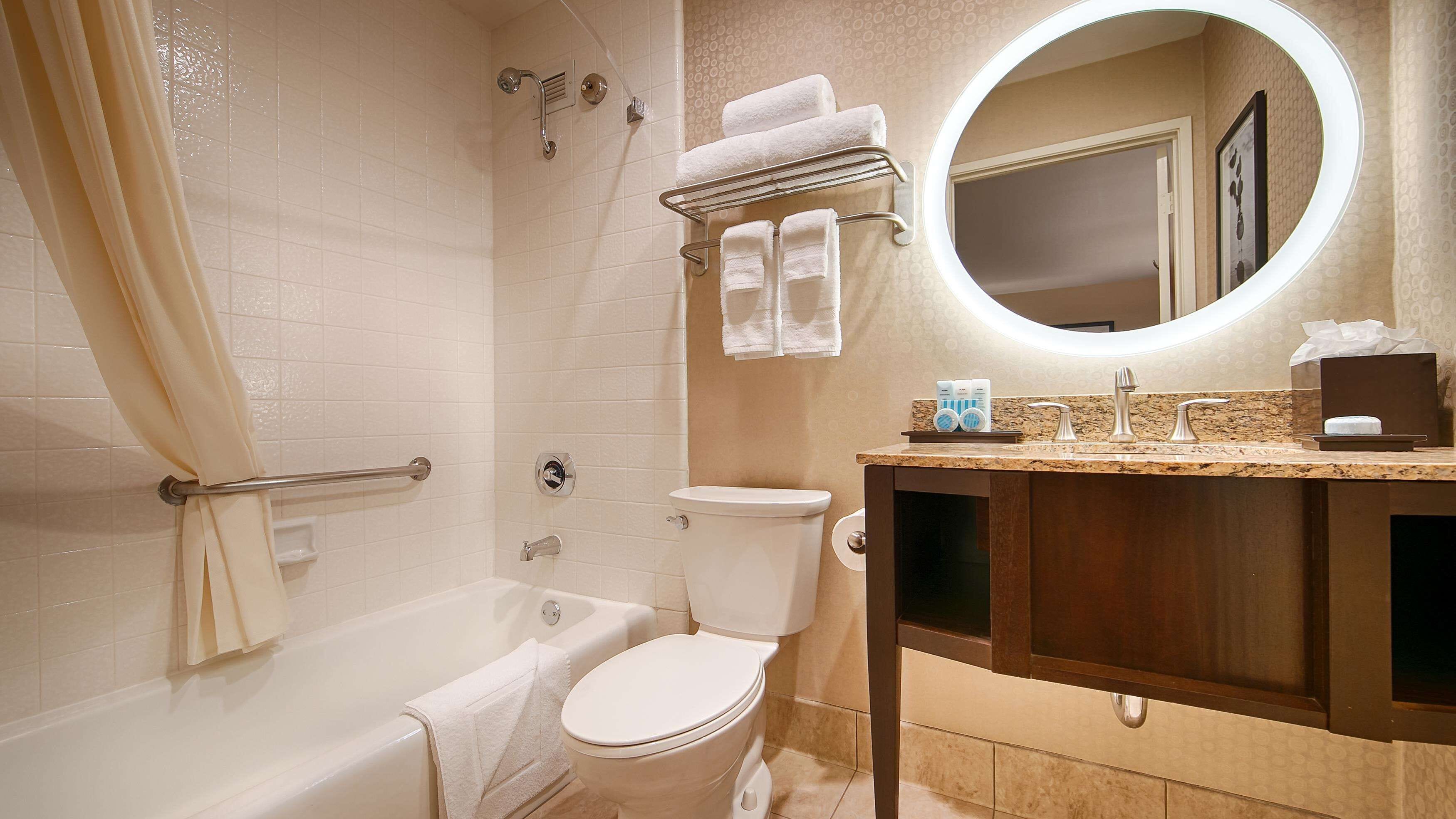 combined shower/bathtub, eco-friendly toiletries, hair dryer, towels