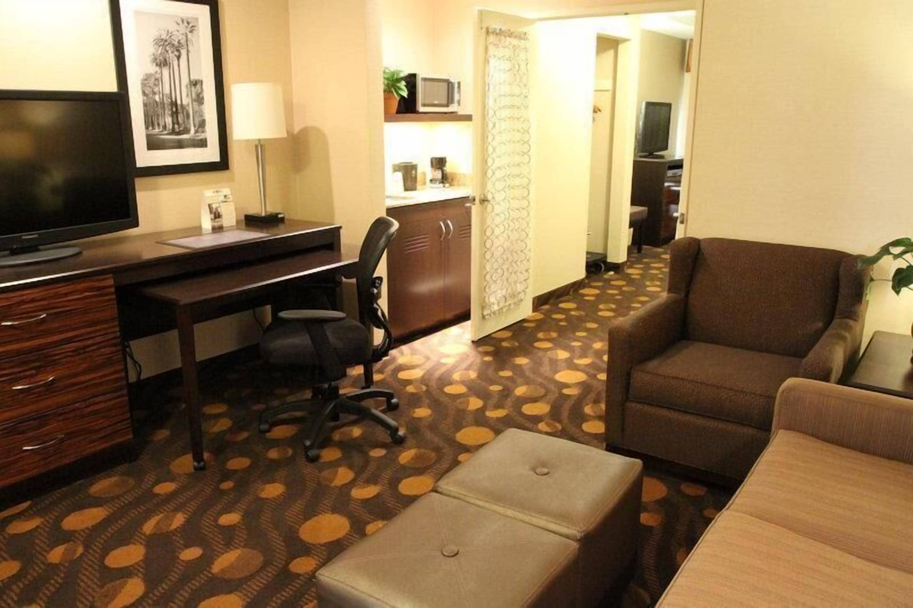 Desk, laptop workspace, iron/ironing board, free WiFi