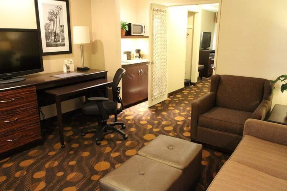 Desk, laptop workspace, iron/ironing board, free WiFi