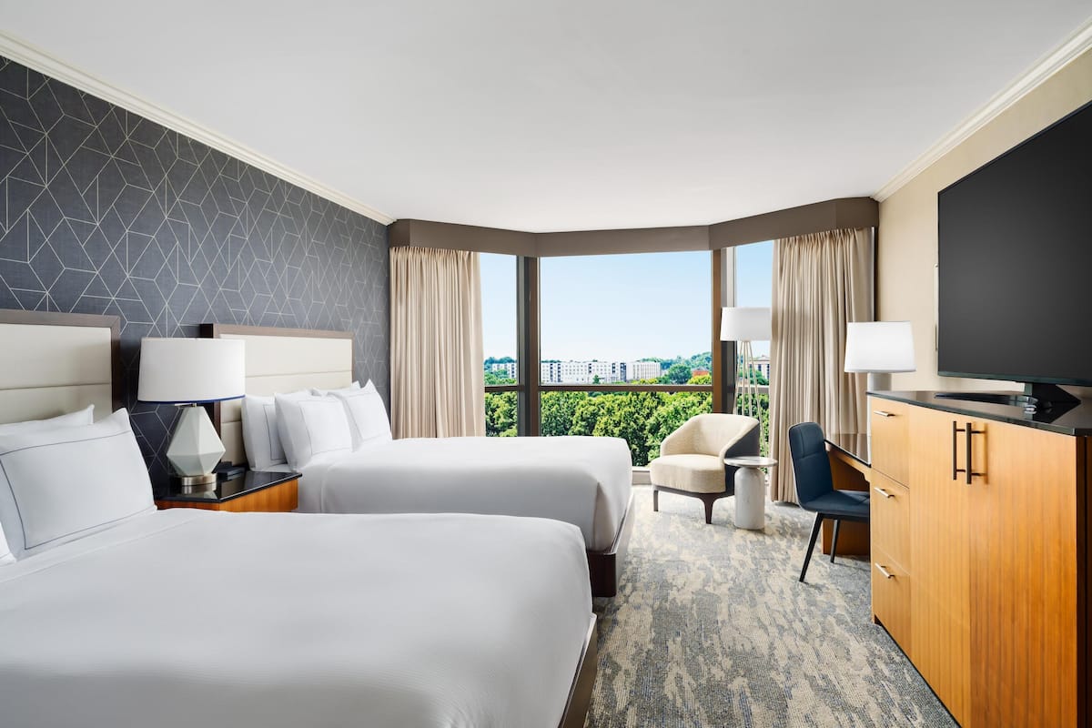 Habitación ejecutiva, 2 camas matrimoniales, con acceso al salón lounge del club | Ropa de cama de alta calidad y camas con pillow-top