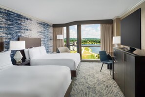 Rom, 2 dobbeltsenger, utsikt mot innsjø | Sengetøy av topp kvalitet, senger med overmadrass og safe på rommet