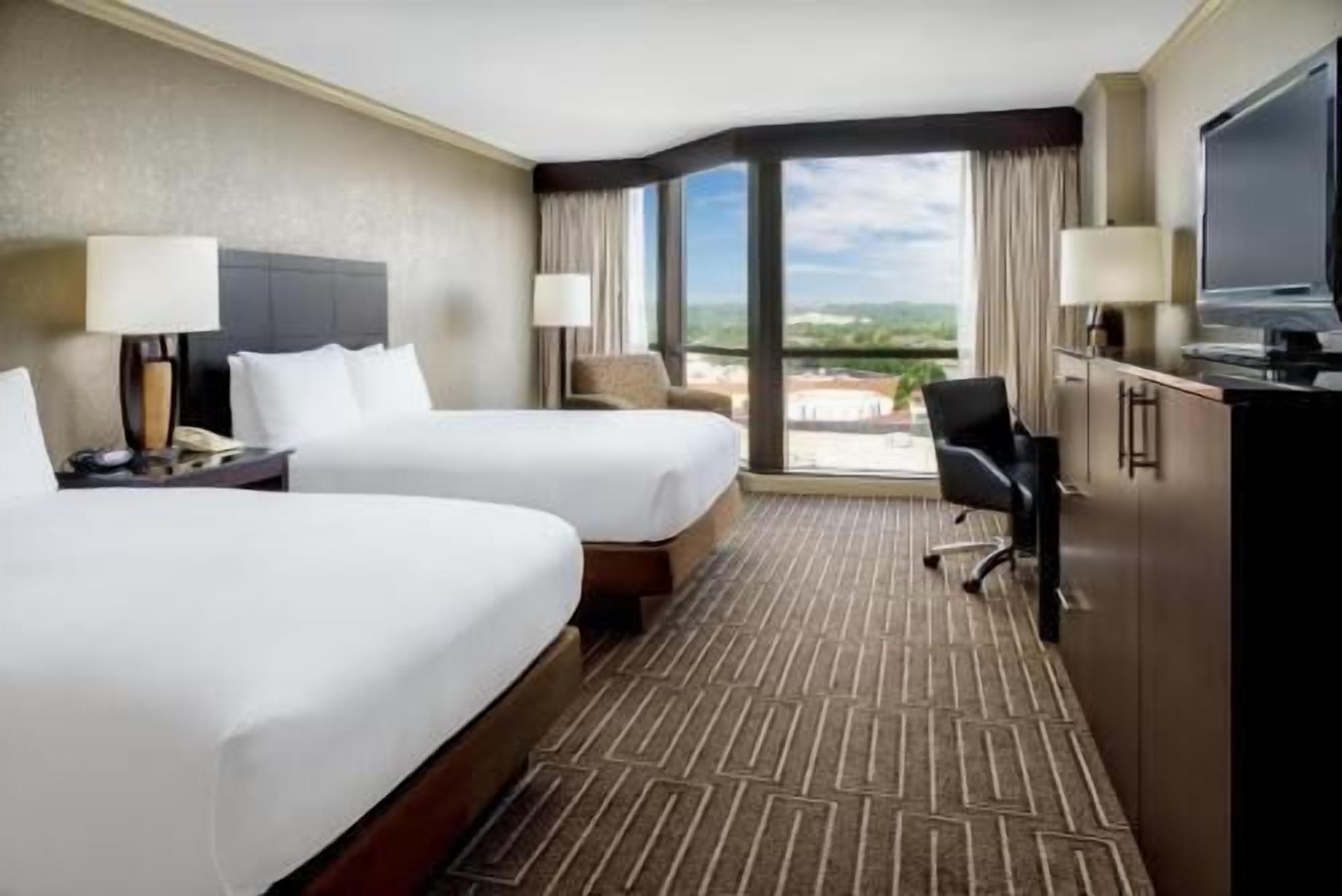 Hochwertige Bettwaren, Pillowtop-Betten, Zimmersafe, Schreibtisch