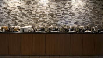 Daily cooked-to-order breakfast (USD 22.00 per person)