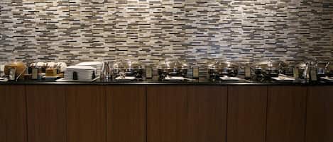 Daily cooked-to-order breakfast (USD 22.00 per person)