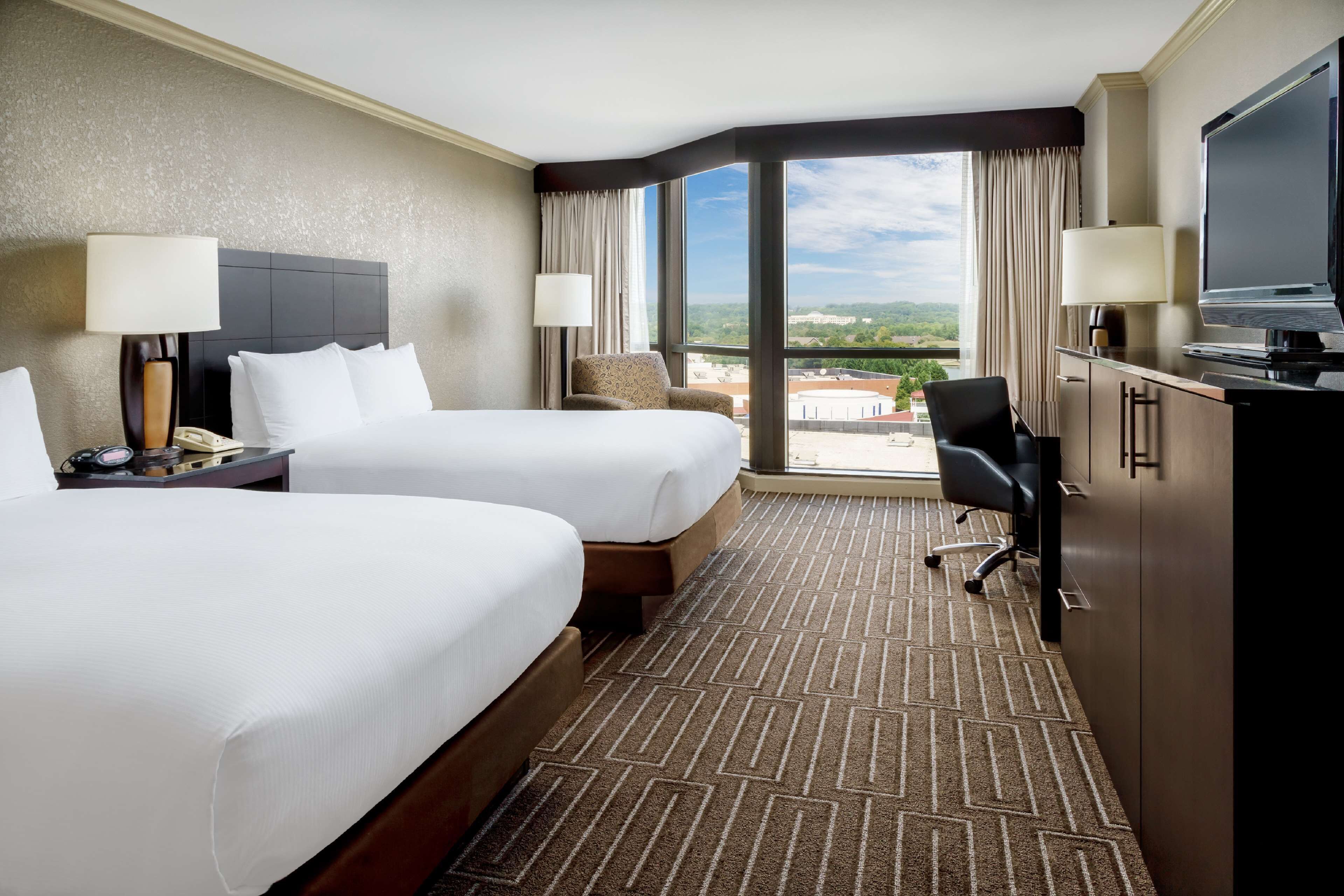 Hochwertige Bettwaren, Pillowtop-Betten, Zimmersafe, Schreibtisch