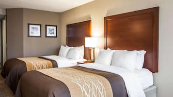 Schreibtisch, schallisolierte Zimmer, Bügeleisen/Bügelbrett