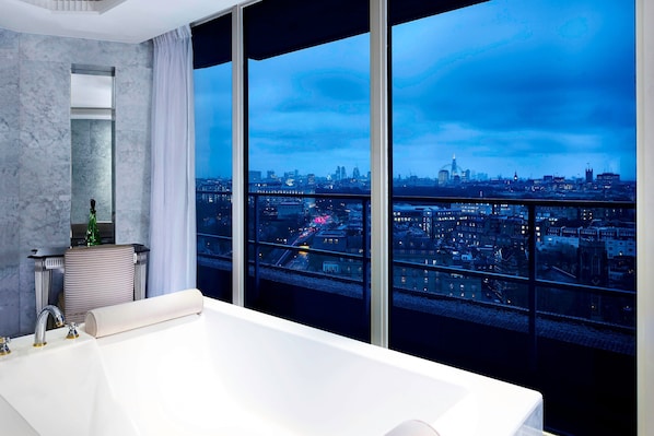 Suite, 2 Bedrooms, Non Smoking | Bathroom