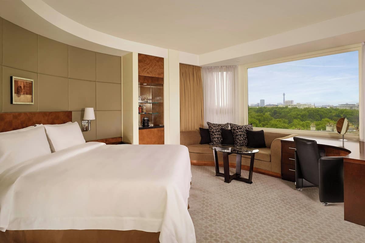 Premium bedding, minibar, in-room safe, desk