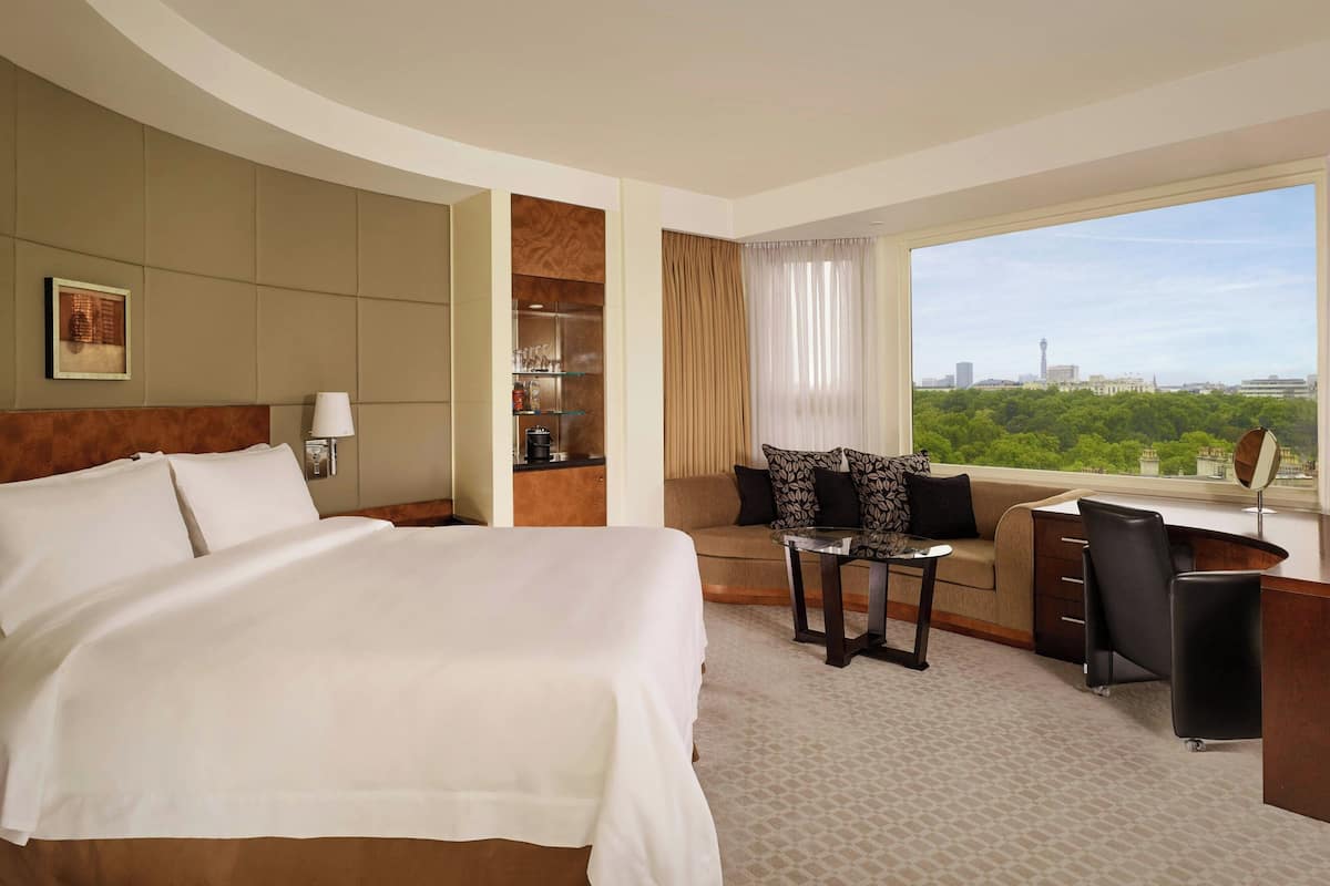 1 bedroom, premium bedding, minibar, in-room safe
