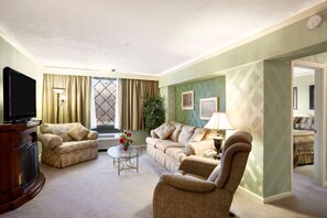 Deluxe Suite, 1 King Bed, Non Smoking (Property Sell Only) | In-room safe, desk, blackout curtains, iron/ironing board