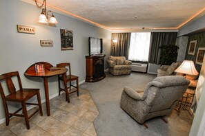 Deluxe Suite, 1 King Bed, Non Smoking (Property Sell Only)