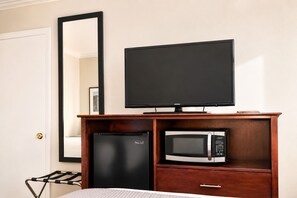 Habitación estándar, 1 cama King size, para no fumadores | Caja de seguridad en la habitación, escritorio y cortinas blackout 