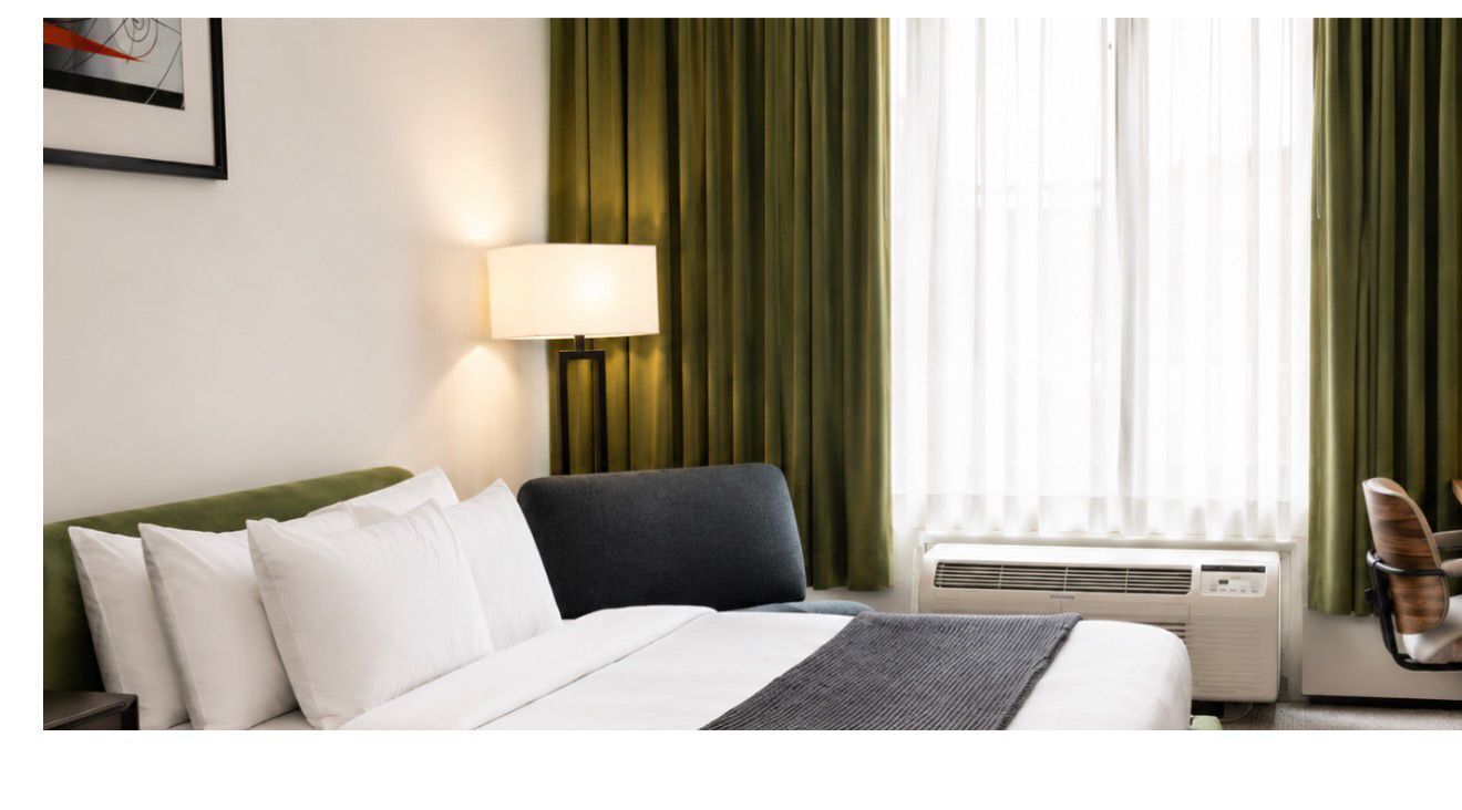 Standard Room, 1 King Bed, Non Smoking | In-room safe, desk, blackout drapes, iron/ironing board